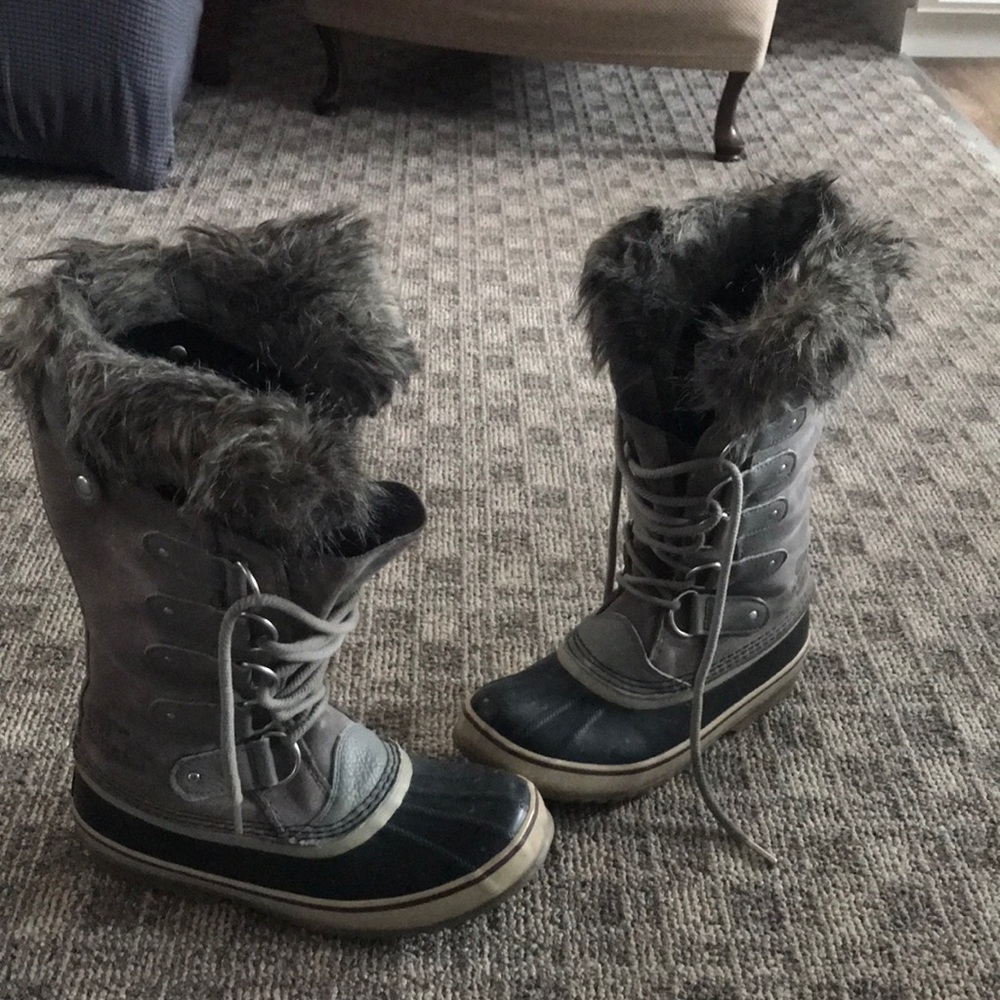 Sorel grey boots size 8.5